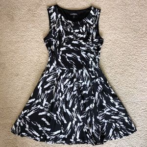 Express black & white dress!👗🖤🤍